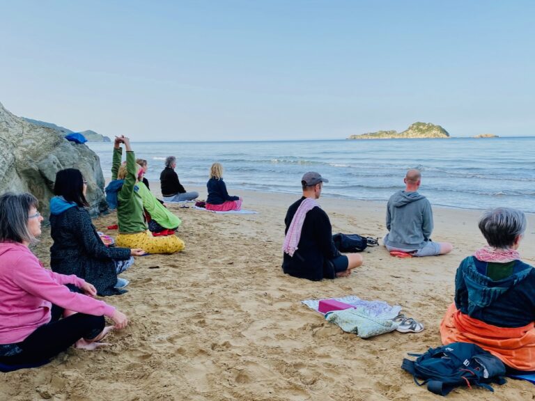 Korfu_Yogaretreat_Strand_Meditation_YiY